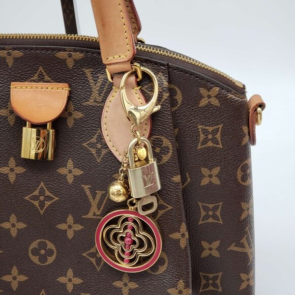 100% Authentic Louis Vuitton Key Charm/ Ring Bag Decor 220-120424 - Picture 10 of 10